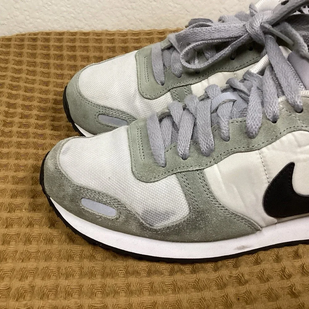 Nike Internationalist Mens Sz 9 White Grey Retro Runner Shoes Sneakers